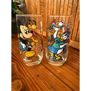 Vintage Disney and Pepsi Character Glasses Set of 2 Mickey Mouse Daisy Duck Tumblers Retro Disney Kitchen Decor zdjęcie 1