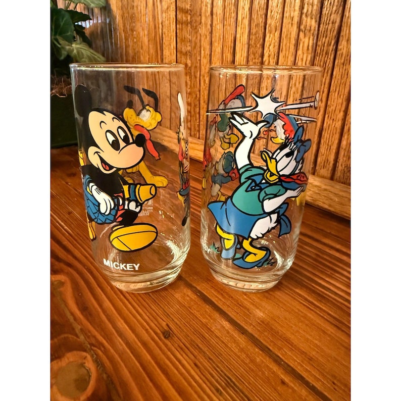 Vintage Disney and Pepsi Character Glasses Set of 2 Mickey Mouse Daisy Duck Tumblers Retro Disney Kitchen Decor zdjęcie 1