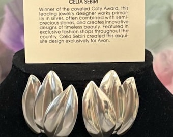 Pendientes calados de tulipán de plata esterlina de Celia Sebiri para Avon, 1987, firmados.