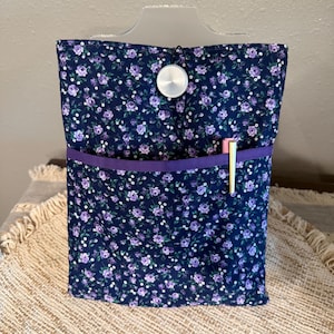 Stoffen boekhoes - katoenen zak- en knoopsluiting 8 x 10 bloemen met bloemen