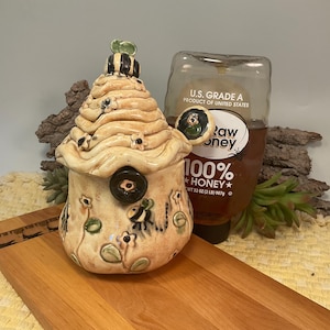 Suikerpot/honingpot/honingpot/handgemaakte honingpot/honingpot met bijen/hommelkunst/handgemaakte suikerpot/aardewerk suikerpot/goud aardewerk/bij
