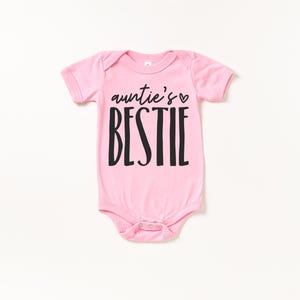 Auntie&#39;s Bestie Baby Bodysuit, New Auntie Baby Clothing, Custom Gift For Auntie, Pregnancy Announcement Baby Clothing