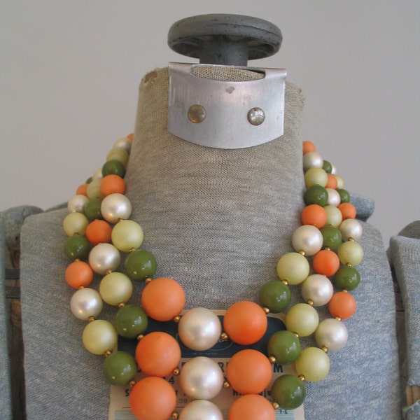 SALE MOD 1970's beaded necklace set