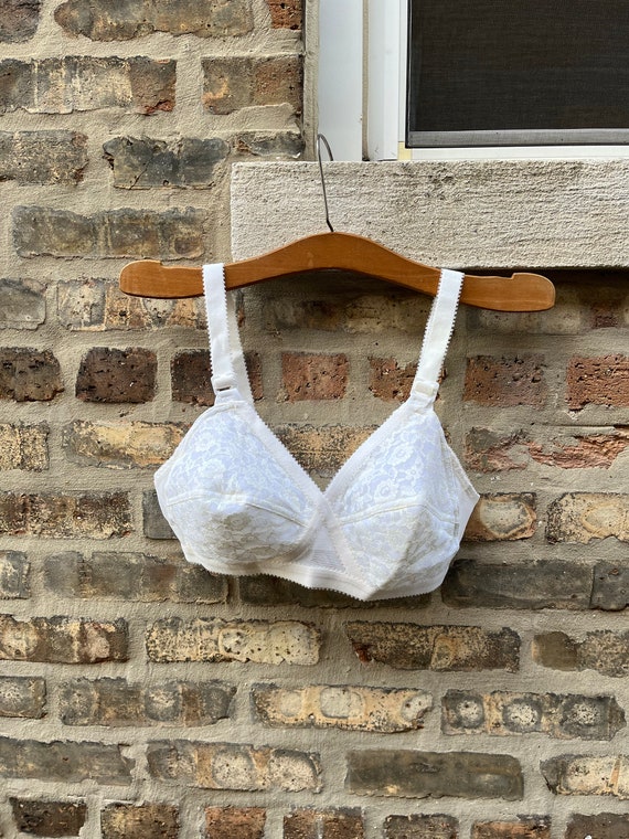 1970s Bullet Bra , Ivory Lace Bra , Cross-your-heart , Size 36C