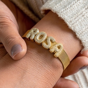 Kundenspezifisches Blasen-Diamant-Armband • Personalisierte Namensmanschette • Zierlicher stapelbarer Namensschmuck • Minimalistisches Geschenk • Muttertagsarmband für Sie