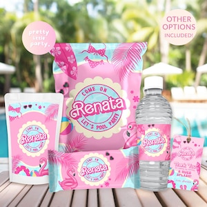 Puede incluir: Suministros para fiestas rosas con el texto "Come on Renata, Let's Pool Party". El conjunto incluye una bolsa, una bolsa, un envoltorio de barra de caramelo, una etiqueta de botella de agua y una etiqueta. El diseño presenta flamencos, palmeras y gráficos de bikini.