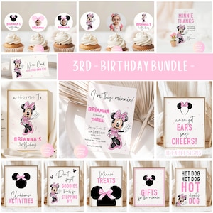 Puede incluir: Un conjunto de suministros para fiestas con el tema de Minnie Mouse, que incluye adornos para cupcakes, invitaciones y letreros. La combinaci&oacute;n de colores es principalmente rosa, negro y blanco, perfecta para una celebraci&oacute;n de tercer cumplea&ntilde;os.