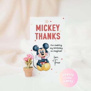 Etiqueta de aniversário moderna do Mickey Mouse | Cartão de agradecimento de aniversário minimalista com bolinhas vermelhas, amarelas, pretas e brancas, etiqueta para presente CANVA CMC01