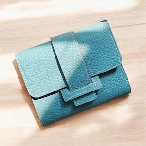 Cartera de cuero granulado hecha a mano - Diseño minimalista de tres pliegues / Cuero genuino de lujo / Regalo elegante para él y para ella