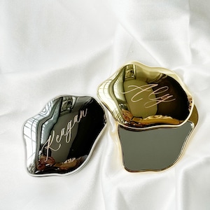 Personlig kompaktspegel, graverad fickspegel med personlig gravyr, dubbelsidig spegel, present till henne, brudtärnepresent