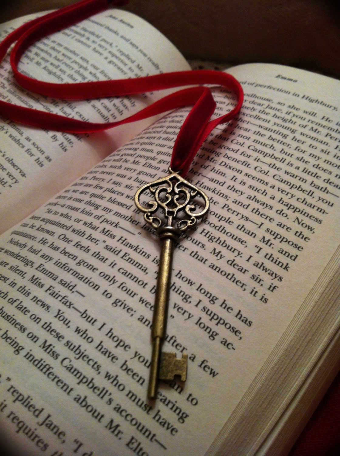 Vintage Style Velvet Ribbon Key Bookmark