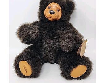 Oso marrón vintage Robert Raikes original de 11" con cara de madera y etiquetas adjuntas (Nuevo Testamento)