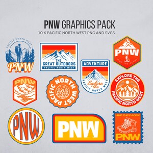 Può includere: Una collezione di dieci grafiche PNG e SVG con disegni relativi al Pacific Northwest. Le grafiche includono illustrazioni di montagne, foreste e temi di avventura all'aperto, con testo che recita "PNW" e "Pacific North West."