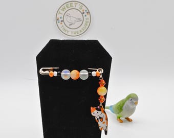 Scruffed Cat Charm Brooch – Beaded Safety Pin Jewelry for Cat Lovers