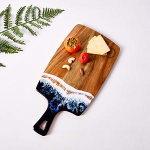 Gepersonaliseerde vleeswarenplank, aangepaste snijplank, kaasplank van hars en olijfhout, keuken en eetkamer, epoxyharskunst, cadeau nieuw huis