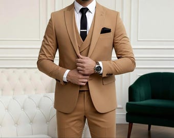 AKRIS　茶色スーツ　38　美品　上品 メンズブラウン3ピーススーツ：高級な新郎と新郎の付添い人の衣装