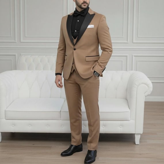 ブラウンのウェディングウェア、スタイリッシュなスリーピース