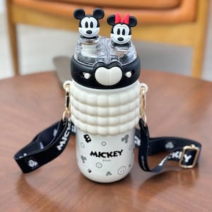 3D-Karikatur-Maus-Strohbecher, niedlicher Maus-Sipper mit Deckel, lustige Schultertasse, tragbare Trinkflasche mit Riemen, Reisebecher, Kawaii-Trinkgeschirr