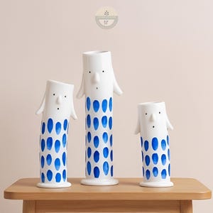 Handgemachte Blaue Polka Dot Keramik Vase | Rote oder Blaue Punkte, Gesichtsvase mit Ohren, Verspieltes Wohndekor in 3 Größen