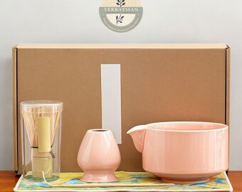 Handgemaakte roze keramische matcha-theeset – slanke kom met tuit en bamboegarde