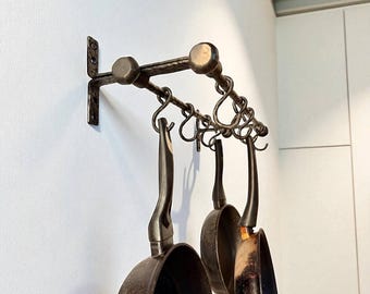 Estante de cocina rústico de hierro forjado con doble riel, estilo rústico de granja, soporte para ollas de pared, soporte industrial hecho a mano con doble varilla.