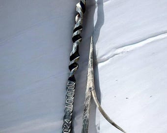 Atizador personalizado con gancho, herramienta de chimenea forjada y grabada a medida, regalo de herrero para papá, aniversario o fogata al aire libre.