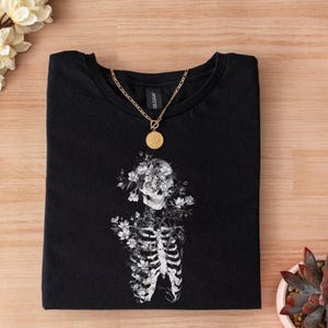 Floral Skeleton Shirt Dark Academia Botanical Tee Romantic Gothic T-Shirt, Memento Mori Art Shirt Soft Horror Goth Grunge Alt Aesthetic Tee