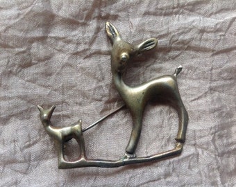 Sterling Pin Doe and Fawn 1 3/4" x 1 5/8" 1950's