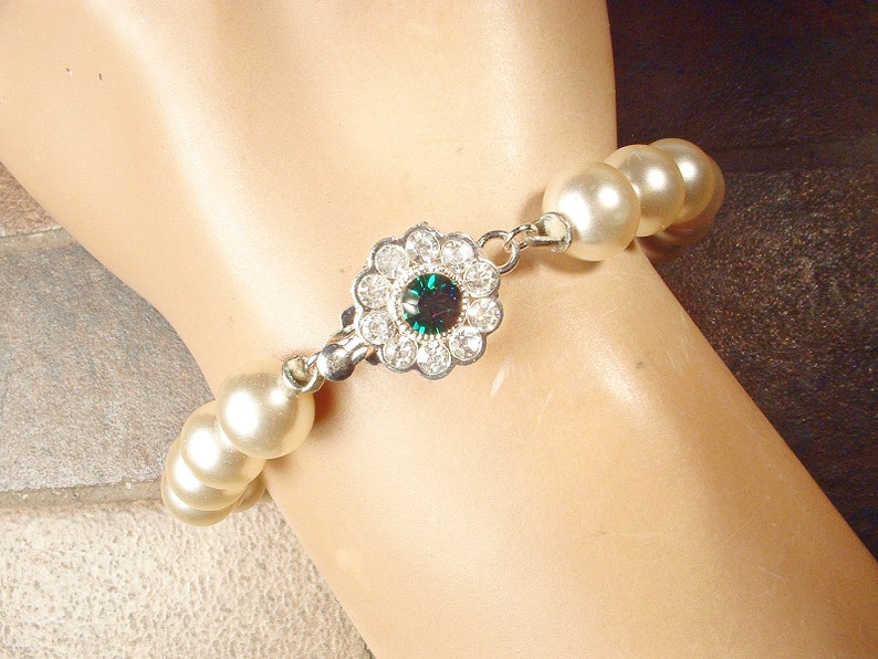 Vintage Ivory Glass Pearl & Emerald Rhinestone Bridal Bracelet, Single Strand Cream Pearls Silver Green Clasp, Gatsby 1920s Wedding 1950s image 7