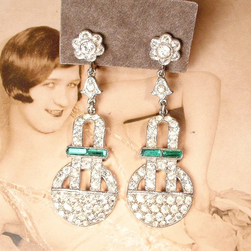 1920s Earrings Roaring 20s Styles from Glam Art Deco to Pearls