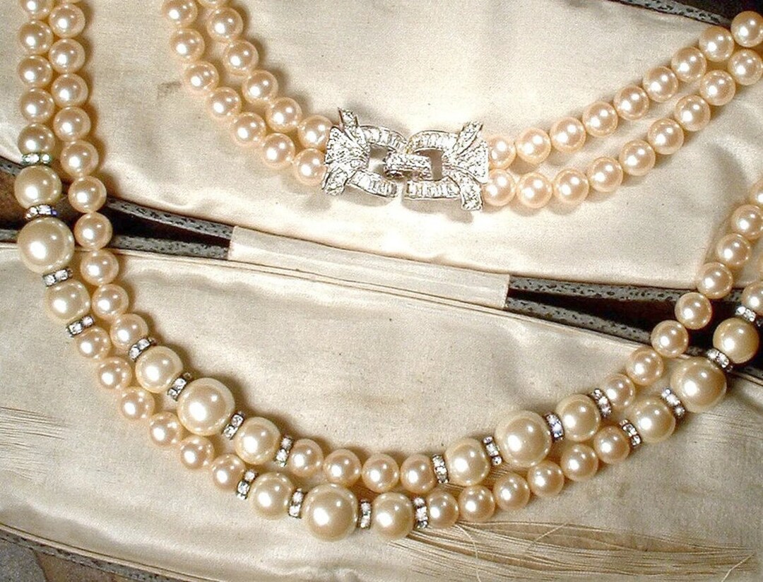 PRISTINE Vintage Two Strand Champagne Ivory Glass Pearl Necklace