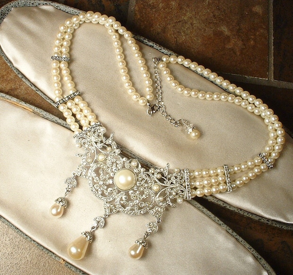 PRISTINE Vintage Glass Ivory Pearl Rhinestone Stat