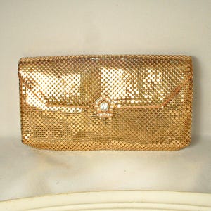 Bolso de mano Whiting & Davis de malla dorada con pedrería, en perfecto estado. Bolso de noche Art Déco estilo años 20 para bodas o novias. Bolso de mano estilo Gatsby de los años 40.