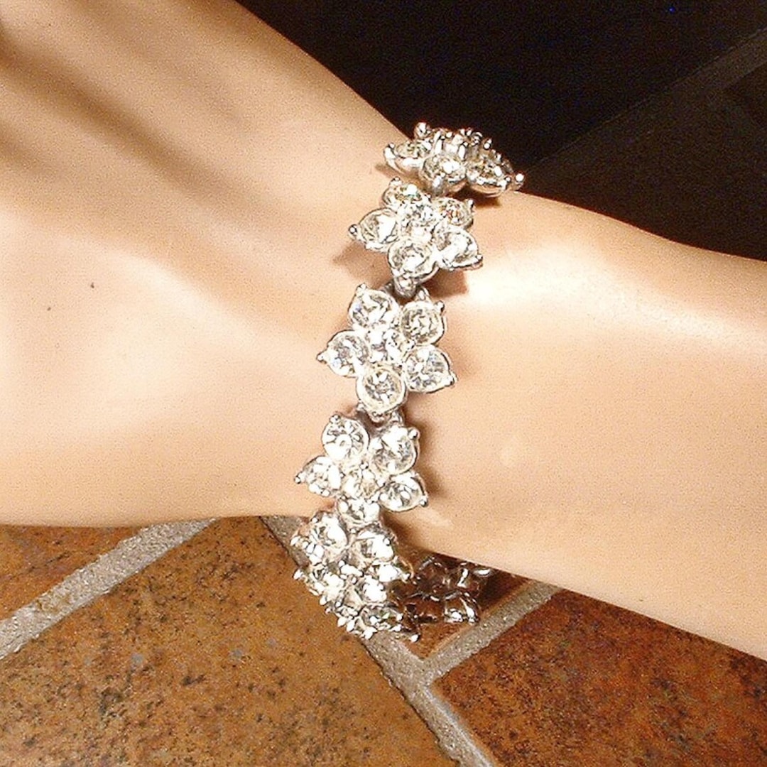 アクセサリー cloaked rhinestone bracelet cloaked rhinestone bracelet 【Delivery in November 2025