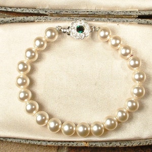 Vintage Ivory Glass Pearl & Emerald Rhinestone Bridal Bracelet, Single Strand Cream Pearls Silver Green Clasp, Gatsby 1920s Wedding 1950s image 5