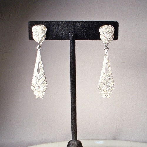 PRISTINE Vintage Art Deco Rhinestone Dangle factory Earrings, Silver Clear Crystal Drop, 1920s Vintage Wedding Flapper Bridgerton Glam Clip On Back