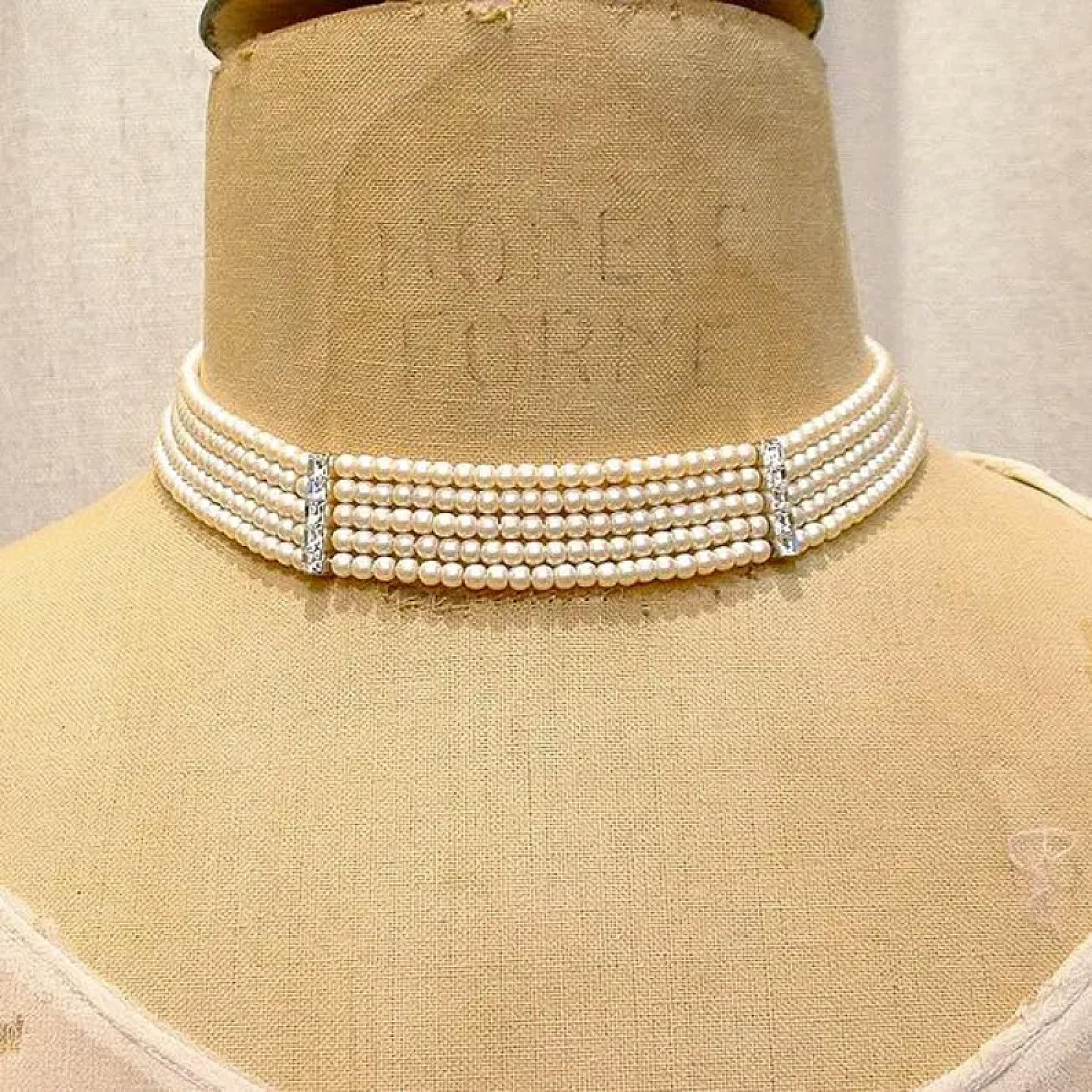 Collier Ras Du Cou Vintage Blanc - Ancien Stock D'usine, Matière Plastique - Neuf Sans Emballage