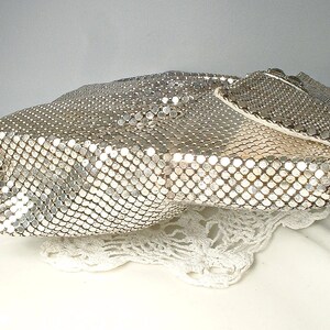 Pochette Whiting Davis in rete argentata, in condizioni perfette, con strass, stile Art Déco, glamour vecchia Hollywood, borsa da sera/matrimonio vintage, borsa a mano anni '40. immagine 10
