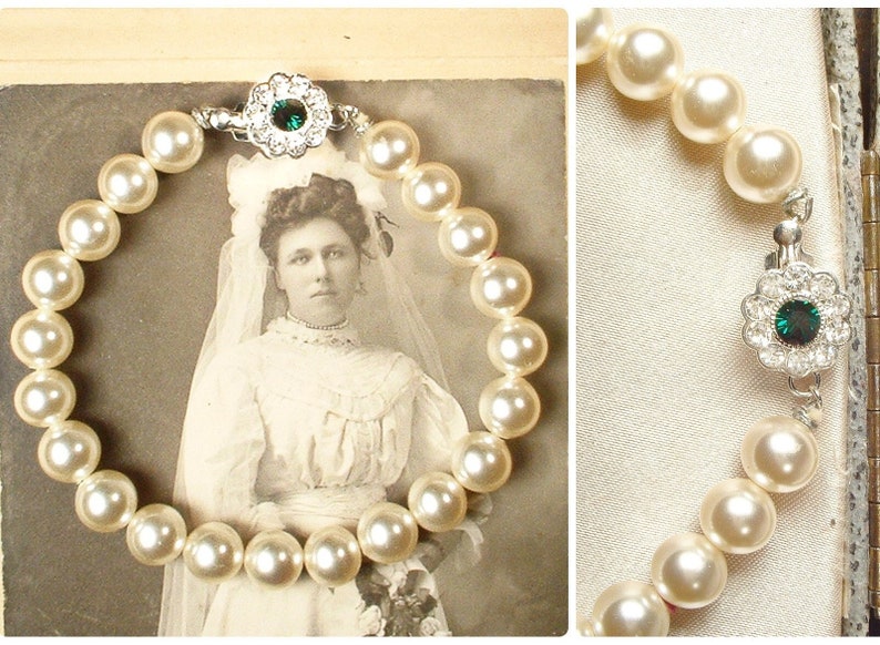 Vintage Ivory Glass Pearl & Emerald Rhinestone Bridal Bracelet, Single Strand Cream Pearls Silver Green Clasp, Gatsby 1920s Wedding 1950s image 1