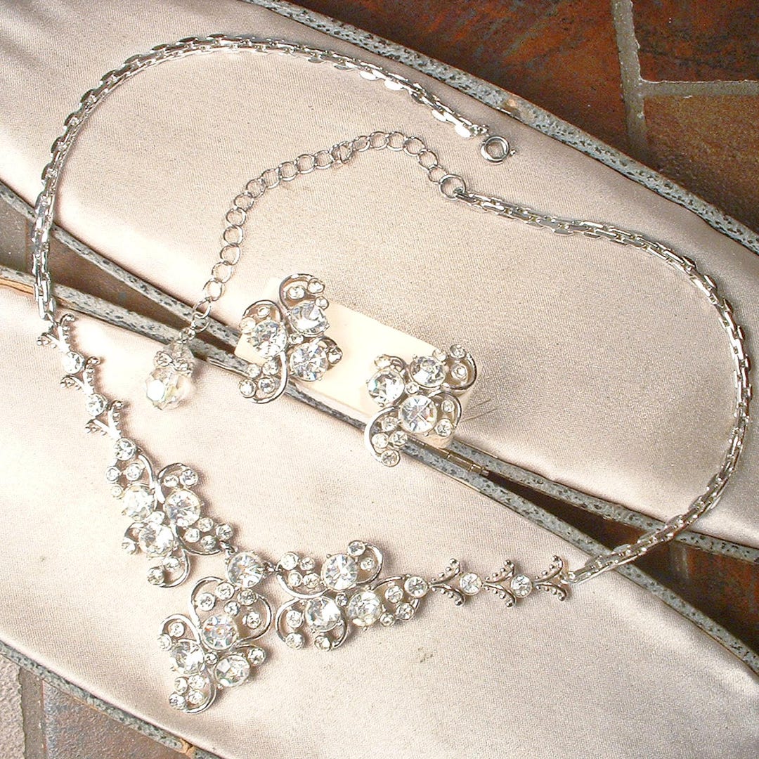 ■VINTAGE HOLLYWOOD■ Ornament Drop Necklace VH249ONE002M Vintage KRAMER of NEW YORK Crystal Rhinestone Drop Necklace