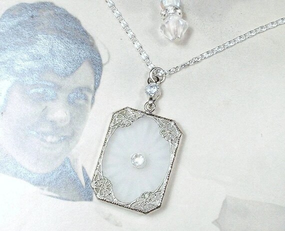 Art deco 2024 camphor glass necklace
