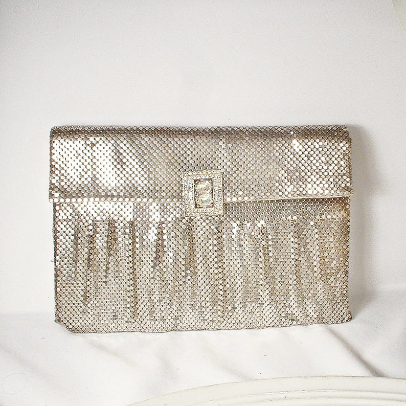Pochette Whiting Davis in rete argentata, in condizioni perfette, con strass, stile Art Déco, glamour vecchia Hollywood, borsa da sera/matrimonio vintage, borsa a mano anni '40. immagine 1