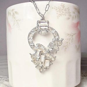Vintage 1920er Jahre Art Deco Strass Anhänger Halskette, Flapper Gatsby Braut Paste Kristall, Antique Edwardian 1930er Jahre Downton Pot Metall