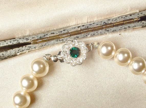 Vintage Ivory Glass Pearl & Emerald Rhinestone Br… - image 4