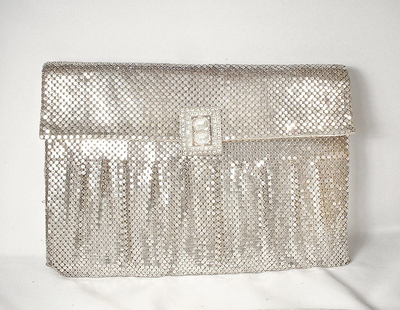 Pochette Whiting Davis in rete argentata, in condizioni perfette, con strass, stile Art Déco, glamour vecchia Hollywood, borsa da sera/matrimonio vintage, borsa a mano anni '40. immagine 3