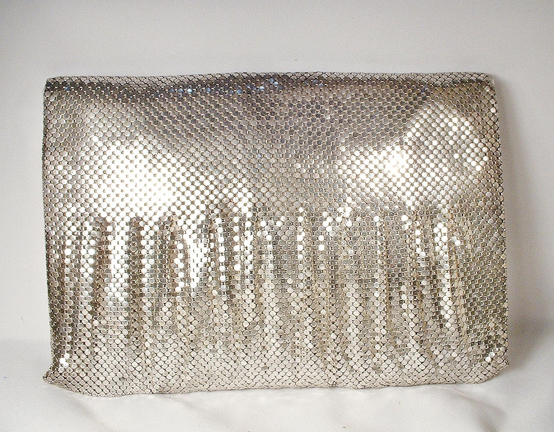 Pochette Whiting Davis in rete argentata, in condizioni perfette, con strass, stile Art Déco, glamour vecchia Hollywood, borsa da sera/matrimonio vintage, borsa a mano anni '40. immagine 5