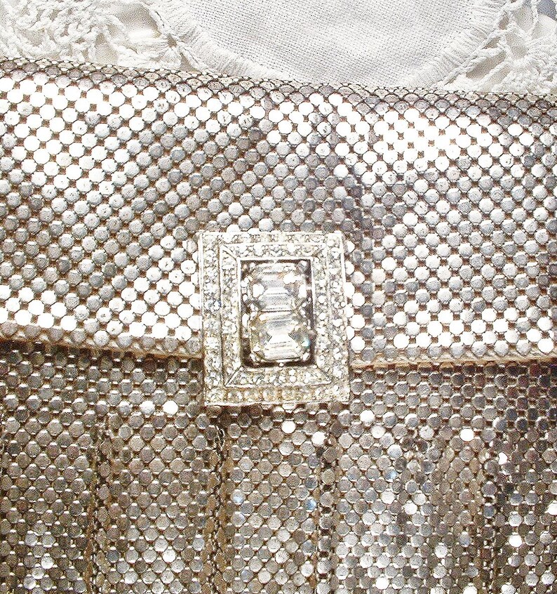Pochette Whiting Davis in rete argentata, in condizioni perfette, con strass, stile Art Déco, glamour vecchia Hollywood, borsa da sera/matrimonio vintage, borsa a mano anni '40. immagine 6