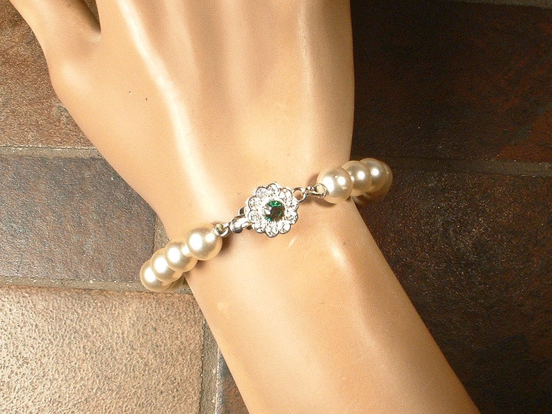 Vintage Ivory Glass Pearl & Emerald Rhinestone Bridal Bracelet, Single Strand Cream Pearls Silver Green Clasp, Gatsby 1920s Wedding 1950s image 8