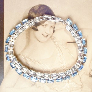 Bracciale da sposa vintage anni '40 BOGOFF con strass blu chiaro, Art Déco argento polveroso/polvere di cristallo Qualcosa di vecchio regalo di nozze degli anni '20