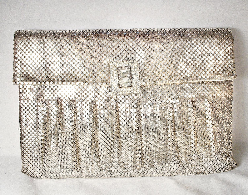 Pochette Whiting Davis in rete argentata, in condizioni perfette, con strass, stile Art Déco, glamour vecchia Hollywood, borsa da sera/matrimonio vintage, borsa a mano anni '40. immagine 2